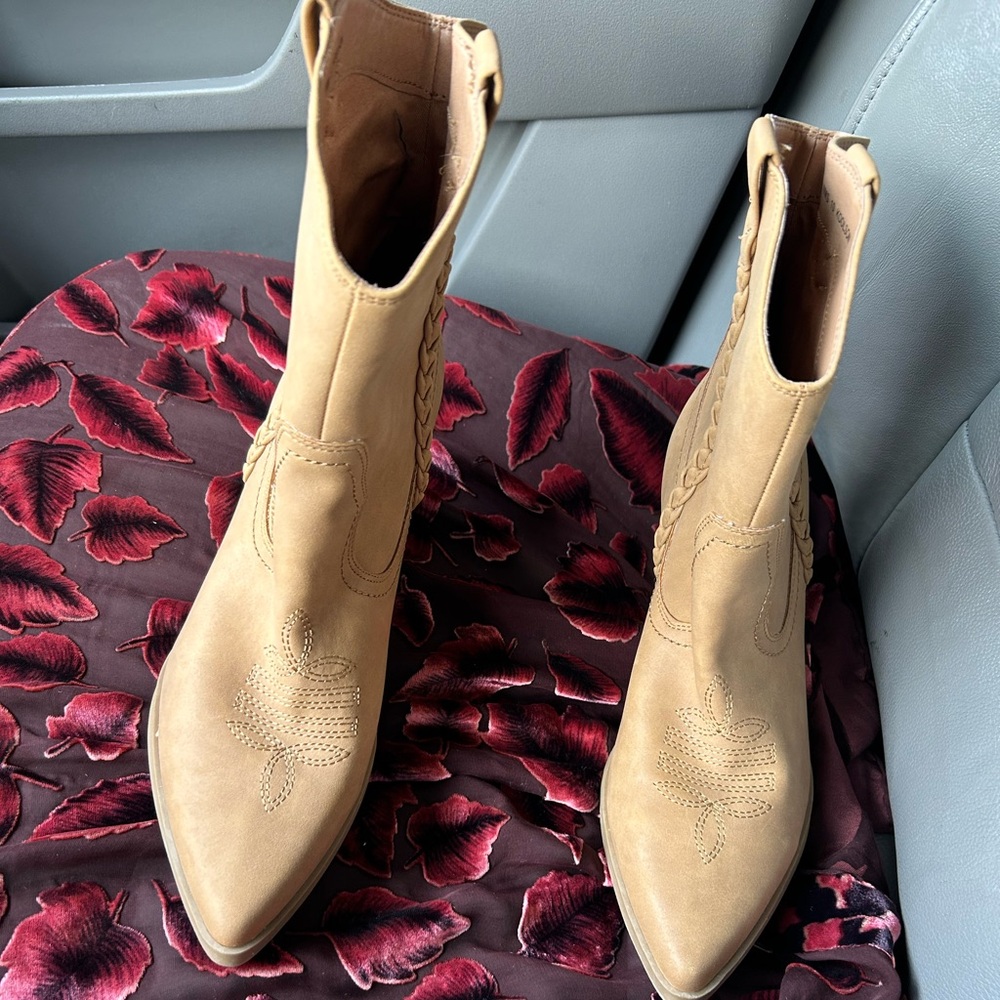 Brand New Dolce Vita Western style boots